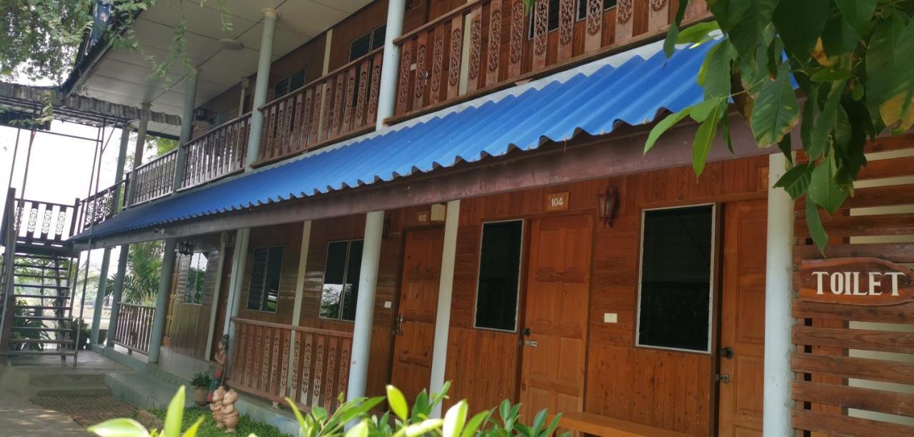 T & T Hostel Kanchanaburi Buitenkant foto