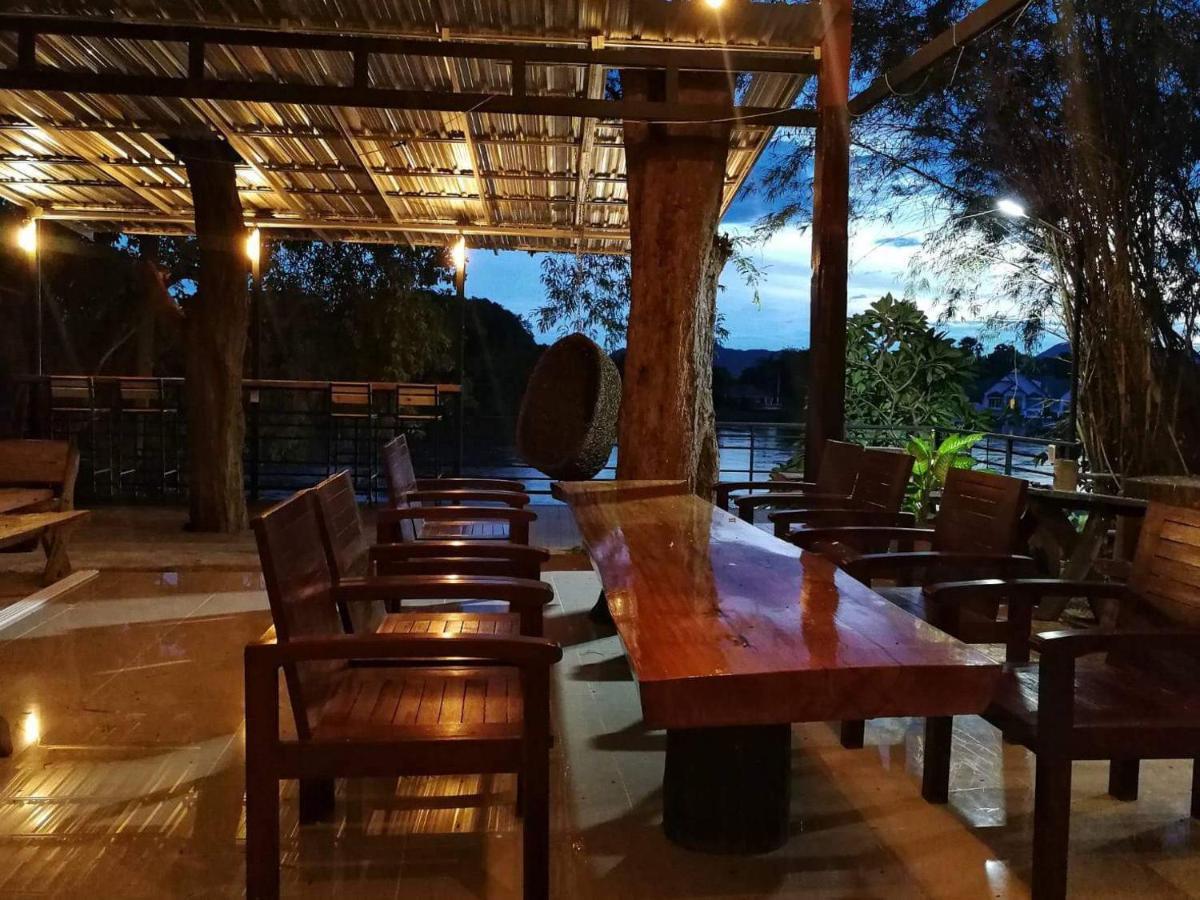 T & T Hostel Kanchanaburi Buitenkant foto