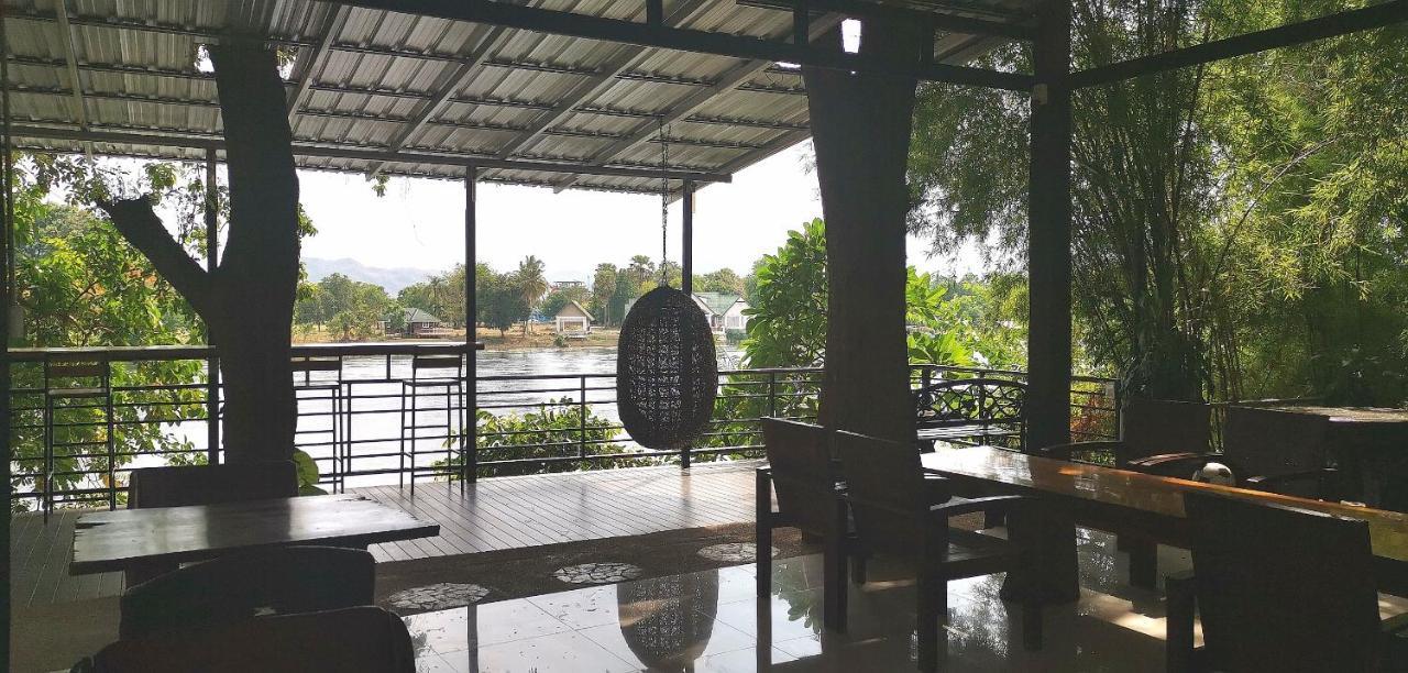 T & T Hostel Kanchanaburi Buitenkant foto