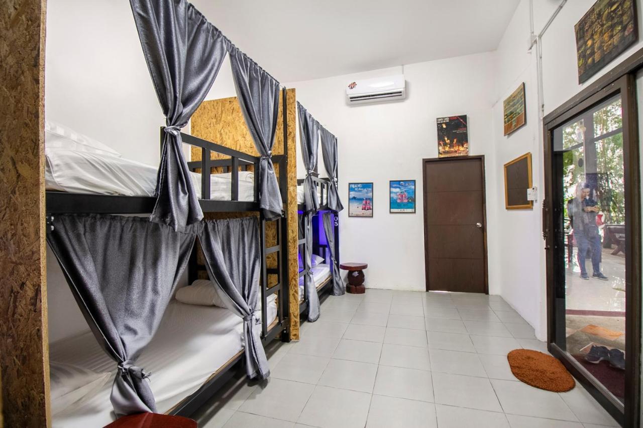 T & T Hostel Kanchanaburi Buitenkant foto