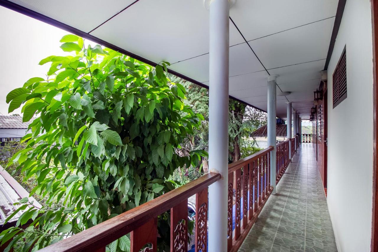 T & T Hostel Kanchanaburi Buitenkant foto