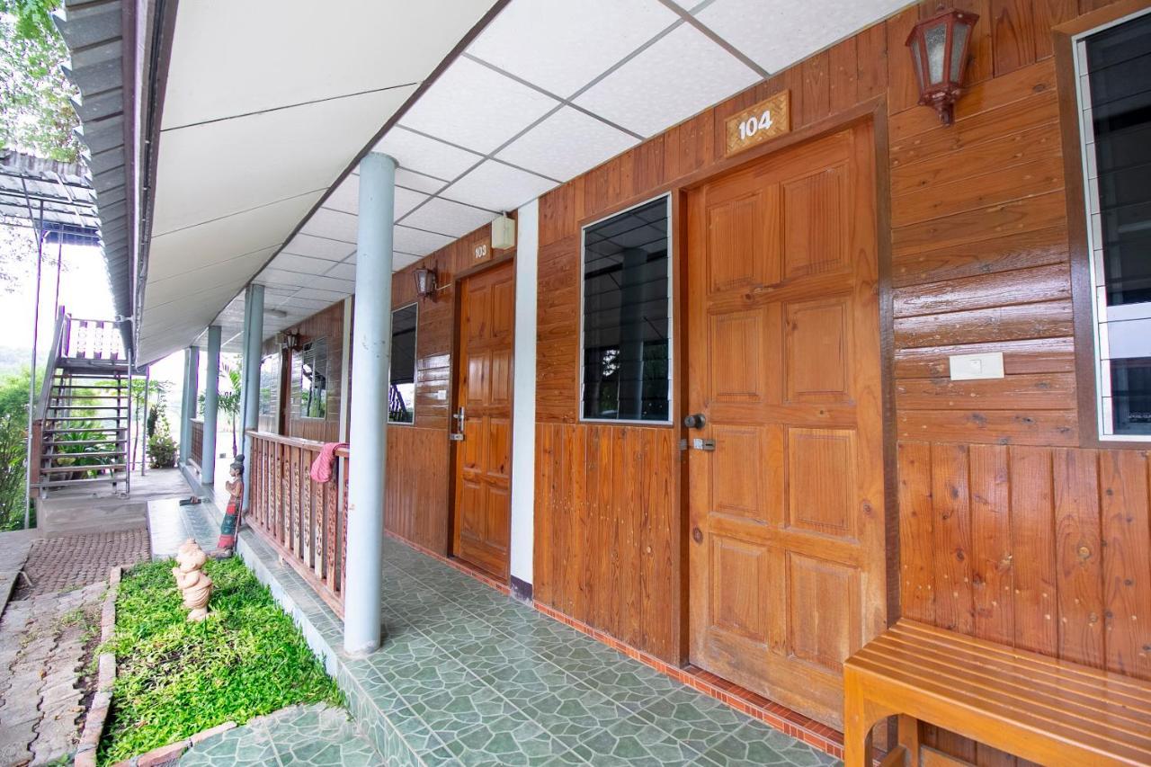 T & T Hostel Kanchanaburi Buitenkant foto