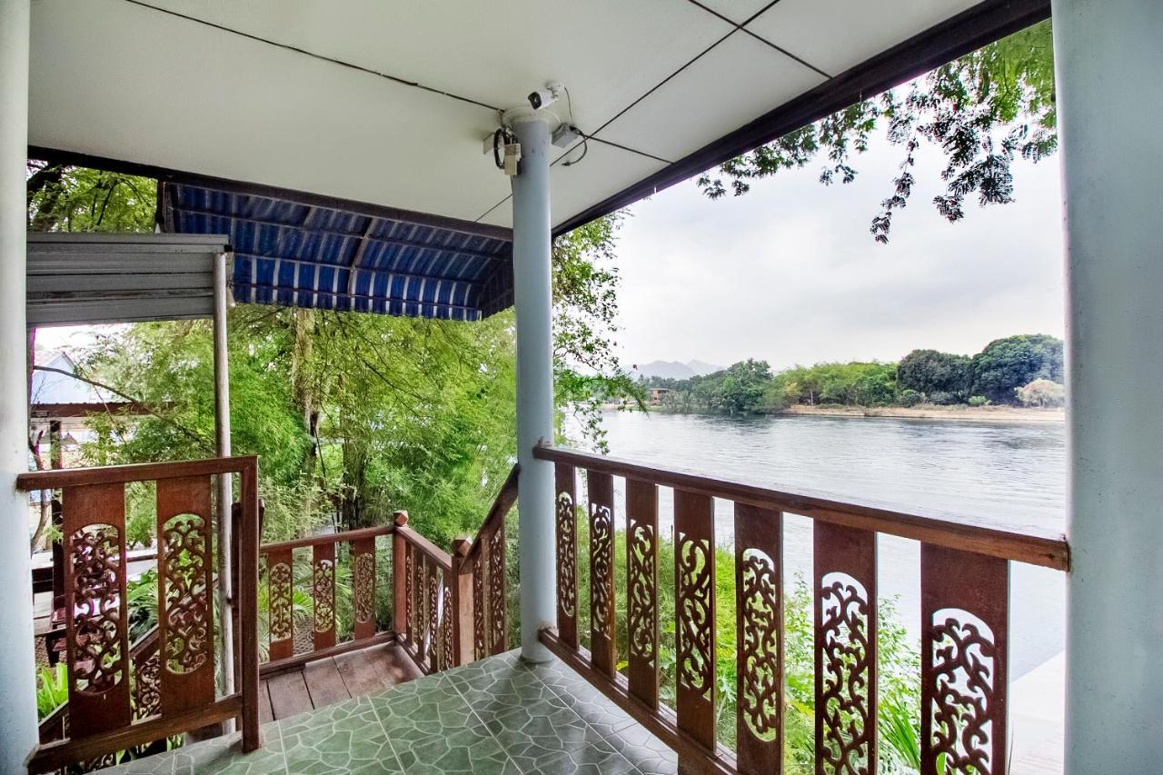 T & T Hostel Kanchanaburi Buitenkant foto