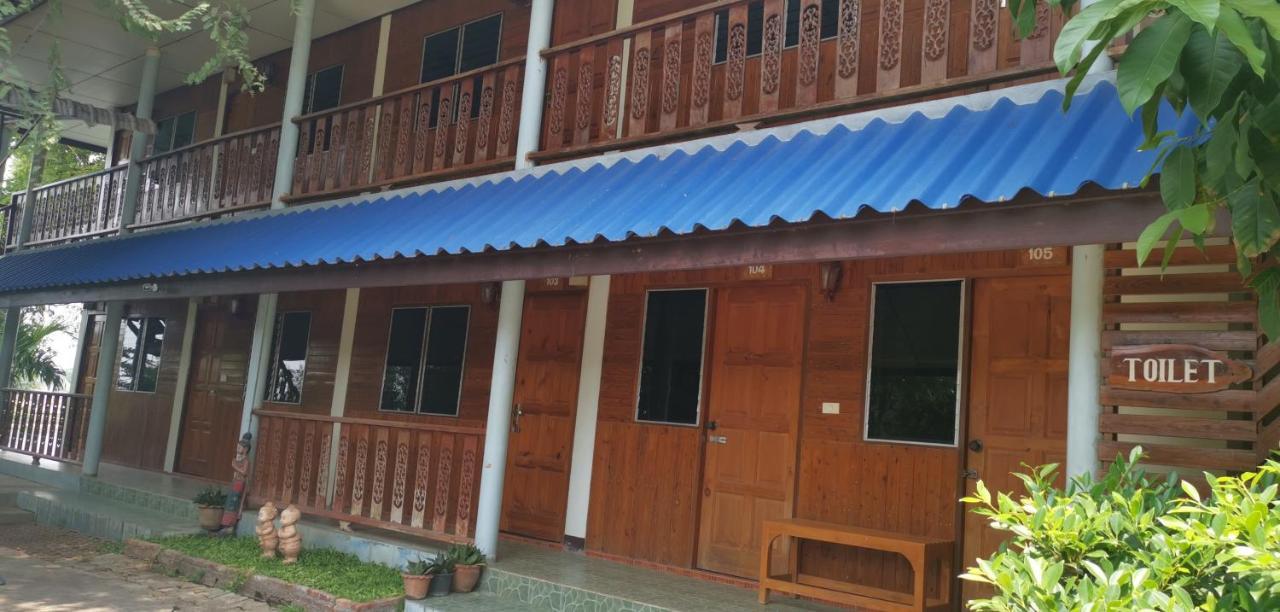 T & T Hostel Kanchanaburi Buitenkant foto