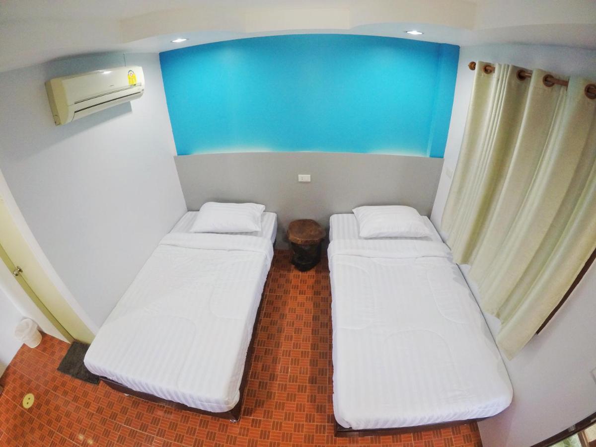 T & T Hostel Kanchanaburi Buitenkant foto