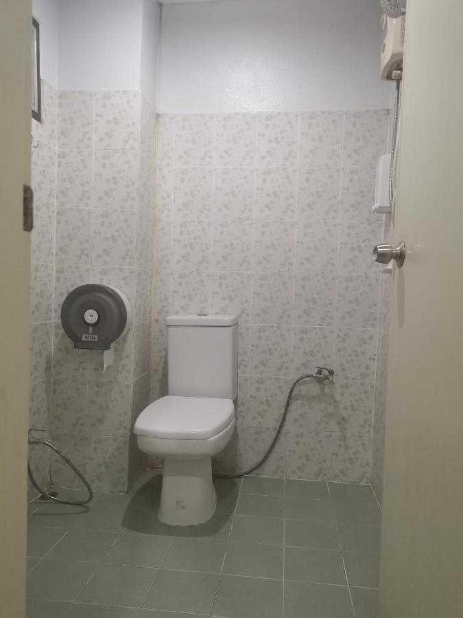 T & T Hostel Kanchanaburi Buitenkant foto