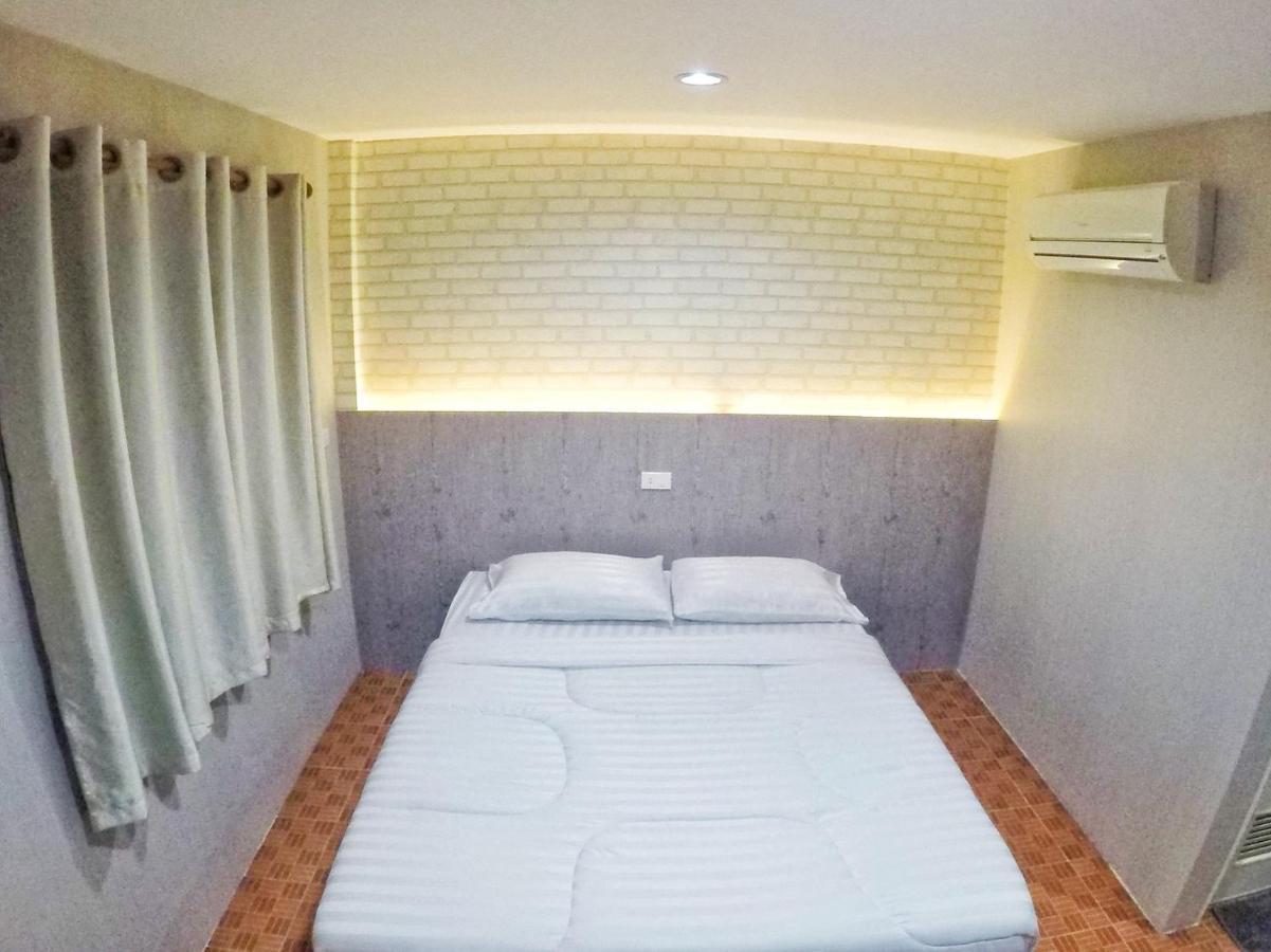 T & T Hostel Kanchanaburi Buitenkant foto