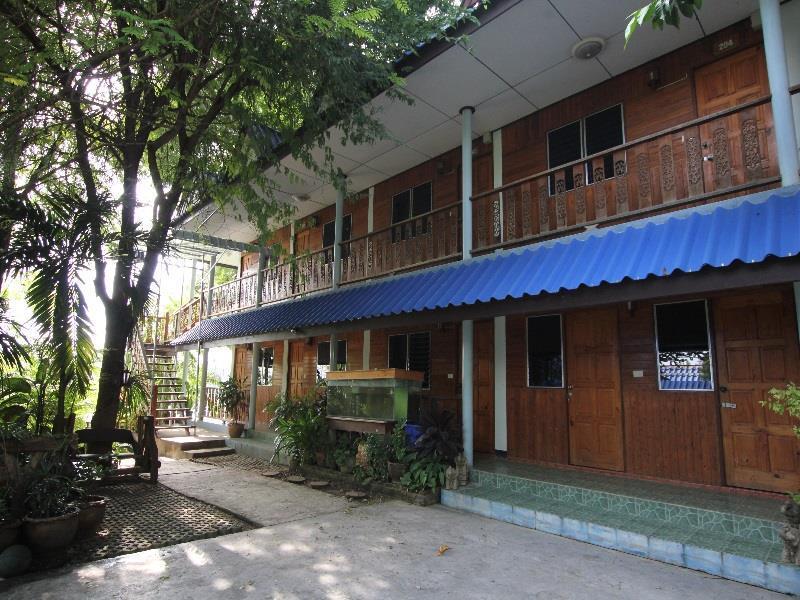 T & T Hostel Kanchanaburi Buitenkant foto