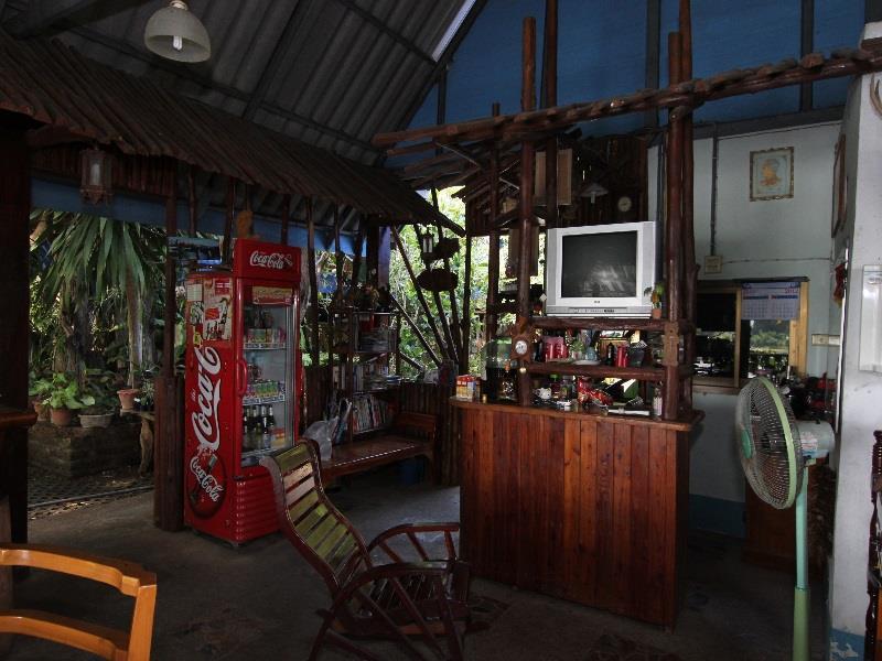 T & T Hostel Kanchanaburi Buitenkant foto
