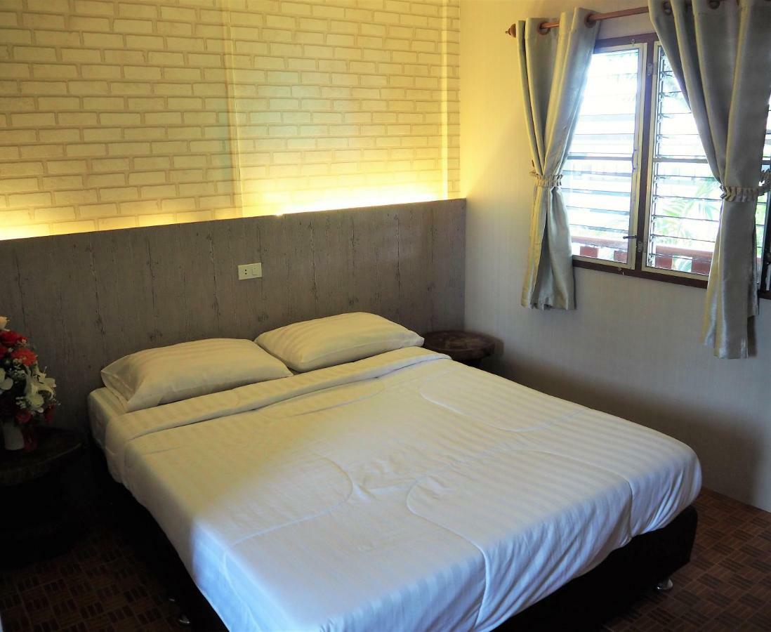 T & T Hostel Kanchanaburi Buitenkant foto